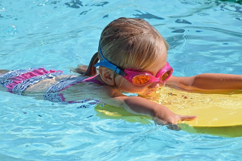 Der nasse Würfel: Sammle Gegenstände beim Schwimmen - jetzt unsere Spiele im Wasser entdecken!