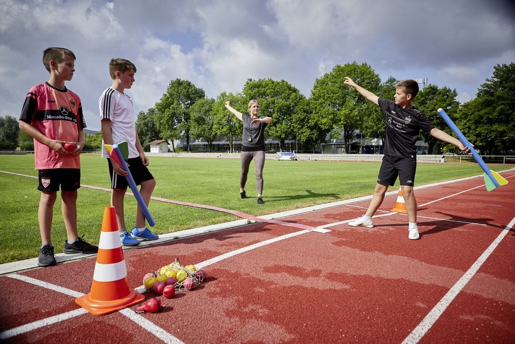 Wurf üben Kinderleichtathletik