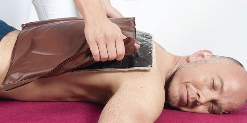 Auch Wärmeträger gehören zur Ausstattung einer Massagepraxis