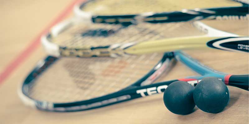 Squash Regeln im Überblick: Squashschläger und Bälle