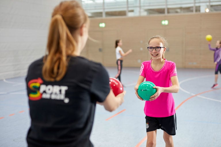 fangen-lernen-von-b-llen-grundlagen-bungen-k-bler-sport-magazin