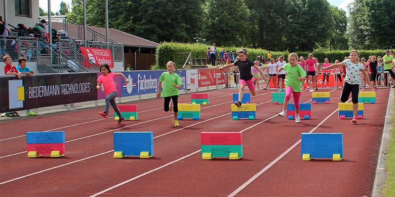 Hindernissprint in der Kinderleichathletik