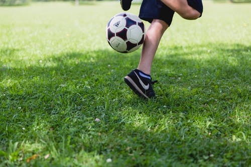 Übungen für Fußball in der Schule