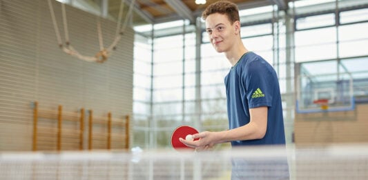Tischtennis Junge