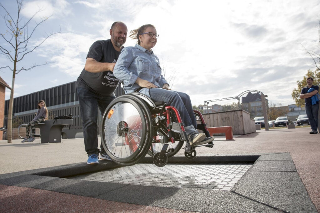 Rollstuhlgerechtes Bodentrampolin