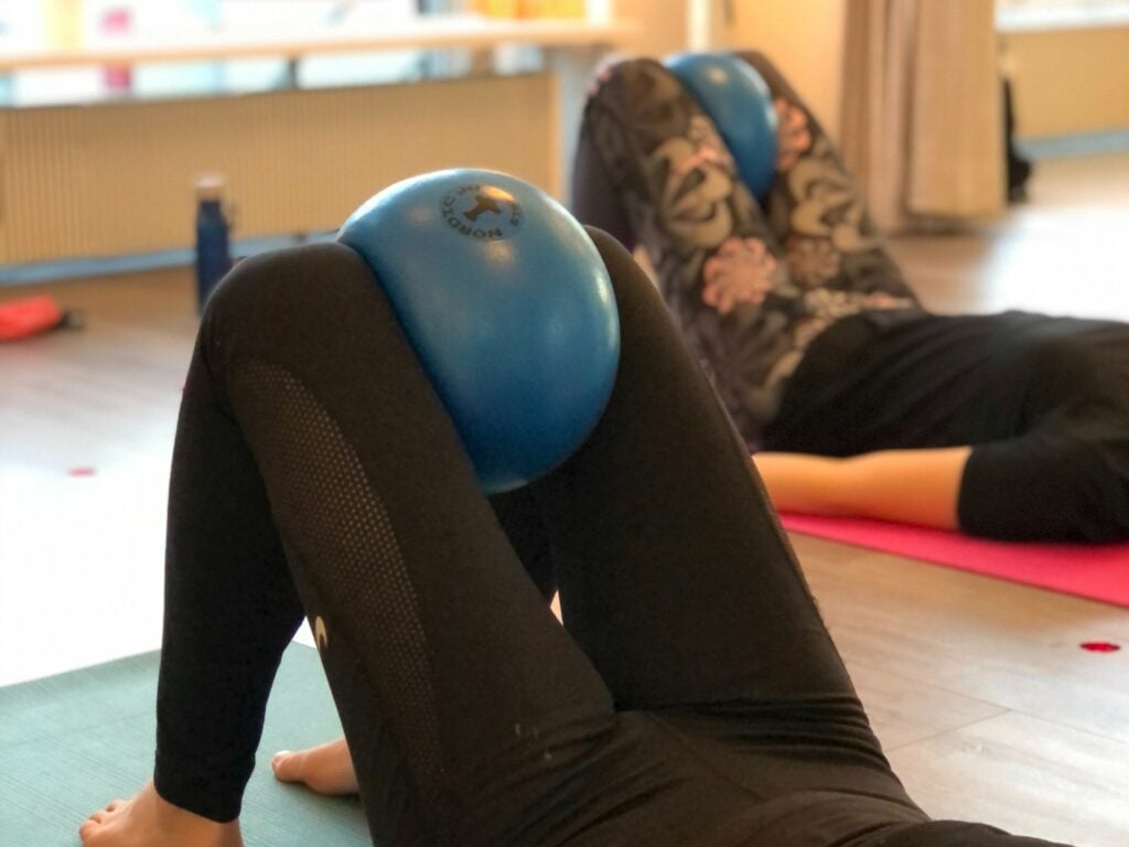 Pilates Ball Übungen