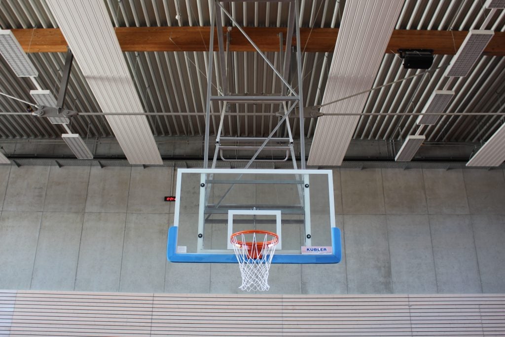 Basketballanlagen Unterschiede: Deckengerüst