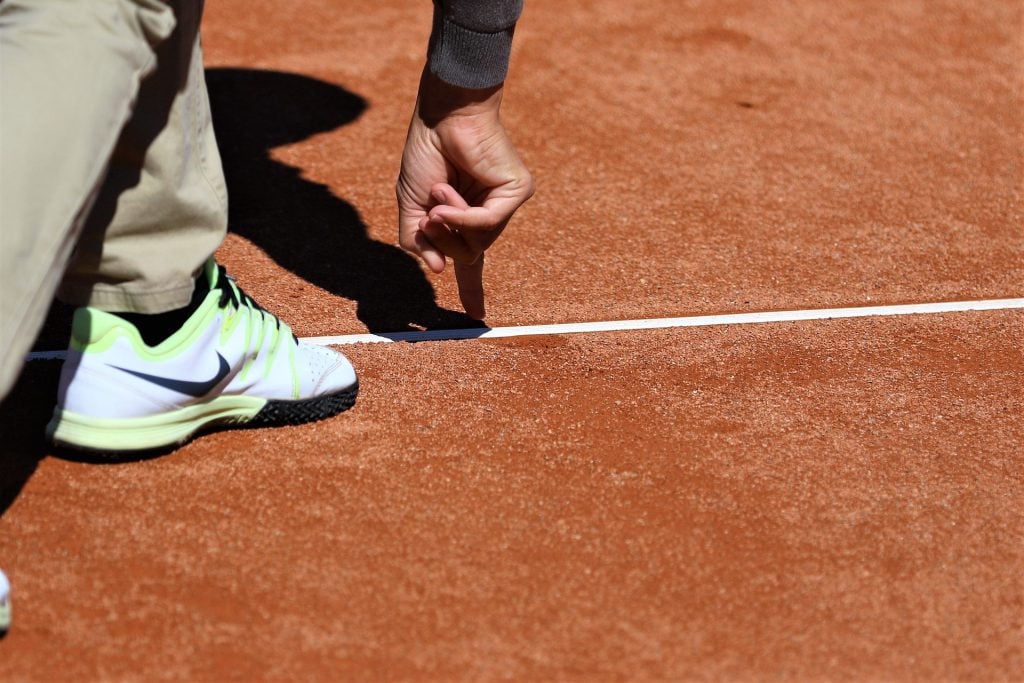 Tennisplatz Frühjahr Pflege