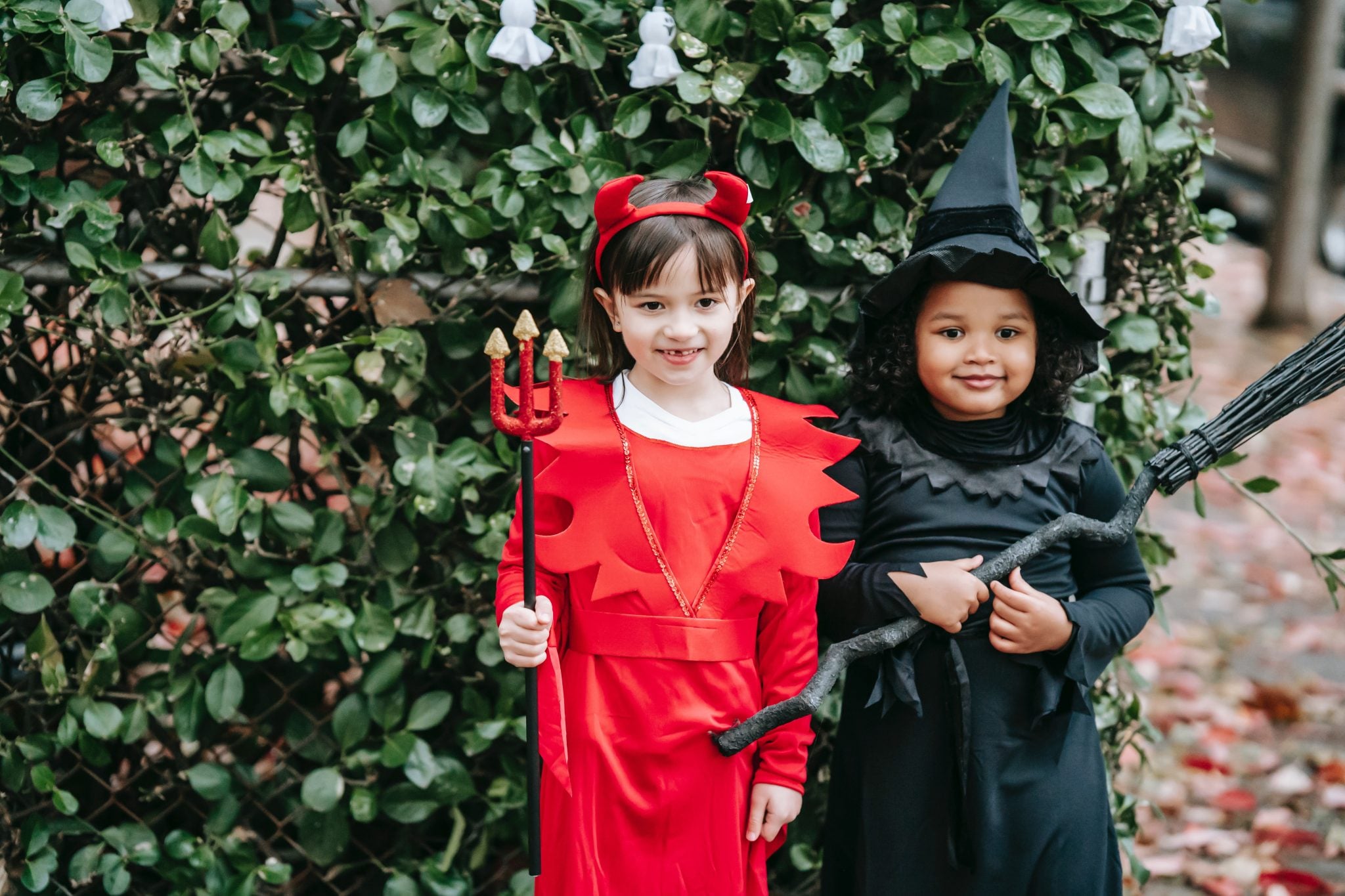 Kinder an Halloween