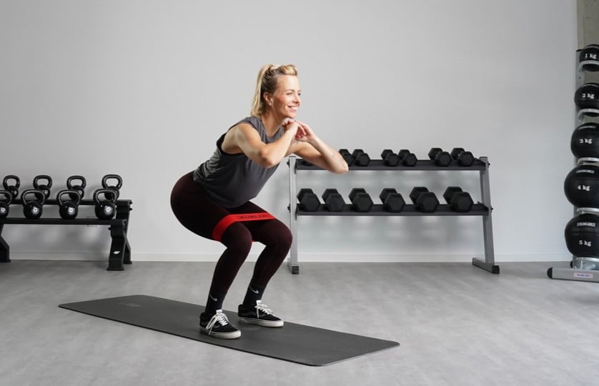 Squats mit Fitnessband