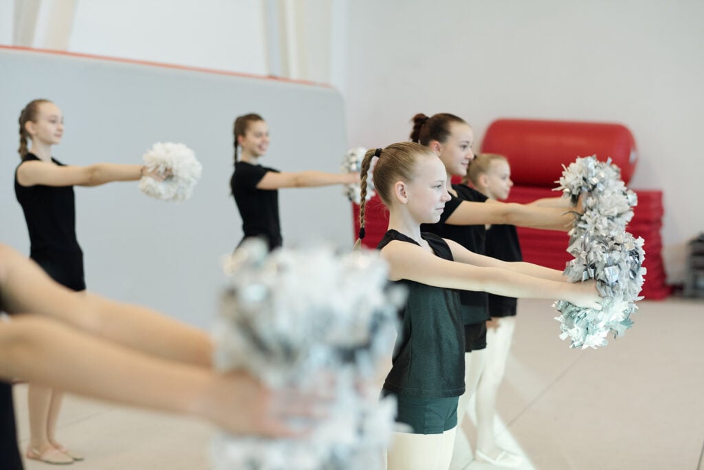 Cheerleading junge Mädchen