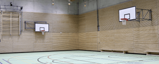 Sporthallenausstattung für die Sporthalle: Professionelle Anlagenausstattung mit Kübler Sport Moderne und professionelle Sporthallenausstattung in einer vielseitig eingerichteten Sporthalle für Schulen und Vereine