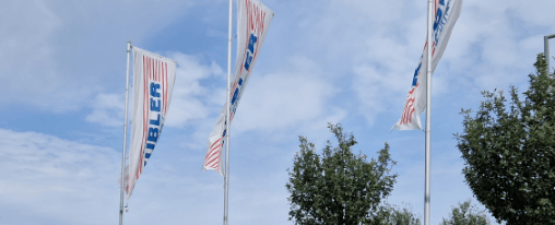 Fahnenmast auf einem Sportplatz, geeignet f&uuml;r die Ausstattung von Vereinsanlagen und &ouml;ffentlichen Fl&auml;chen
