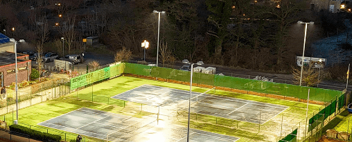 Flutlichtstrahler online kaufen bei Kübler Sport Großflächige Ausleuchtung eines Industrie- oder Sportgeländes mit einem Flutlichtstrahler für die Anlagenausstattung