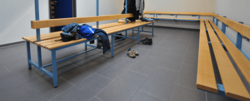 Umkleideraum mit Kübler Sport planen und kaufen Umkleideraum für die Anlagenausstattung mit Sitz- und Aufbewahrungslösungen im professionellen Einsatz