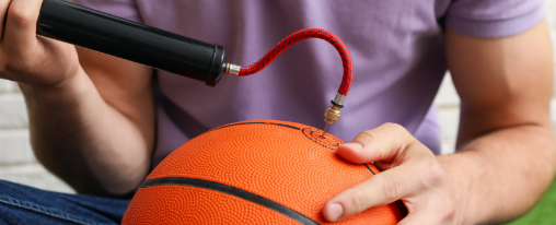 Ballpumpe online kaufen im Kübler Sport Onlineshop Hochwertige Ballpumpe zum Aufpumpen verschiedener Sportbälle: Einsatz im Verein, Schulsport und Freizeit