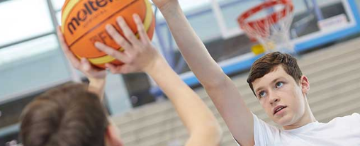 Basketbälle in verschiedenen Größen und Ausführungen für Training, Freizeit und Wettkampf