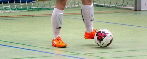 Hallenfußball im Kübler Sport Onlineshop kaufen Hallenfußbälle in verschiedenen Größen und Farben für Training, Turnier und Mannschaften in der Halle