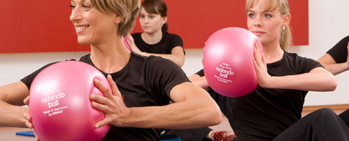 Pilatesball online kaufen im Kübler Sport Onlineshop Pilatesball für vielseitiges Training und effektive Übungen auf dem Boden