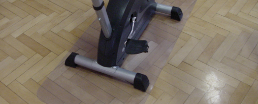 Bodenschutzmatte für Fitnessgeräte bei Kübler Sport kaufen Eine Bodenschutzmatte schützt den Fitnessboden sowie die Fitnessgeräte beim Sport vor Abnutzung und Geräuschen