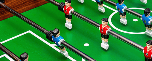 Tischkicker online kaufen: Freizeitspiele im Kübler Sport Onlineshop Verschiedene Tischkicker für Freizeit, Hobby und Vereine im Einsatz – geeignet für Kinder, Jugendliche und Erwachsene