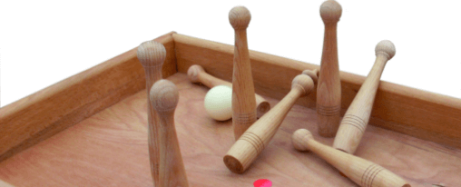 Tischspiele online kaufen: Gesellschaftsspiele & Brettspiele bei Kübler Sport kaufen Verschiedene Tischspiele für Freizeit, Familie und Gruppen: Auswahl an Brettspielen, Kartenspielen und Gesellschaftsspielen auf einem Tisch