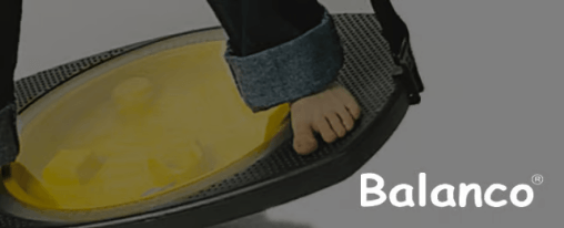 Kinder trainieren Gleichgewicht und Koordination mit Balanco Balancierger&auml;ten in der Kinderbetreuung