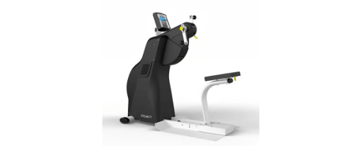 Trainierende Person auf einem ERGO-FIT Ergometer im Fitnessbereich