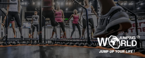 WORLD JUMPING online kaufen im Kübler Sport Onlineshop Fitnessbegeisterte beim Training mit WORLD JUMPING Trampolinen in moderner Halle