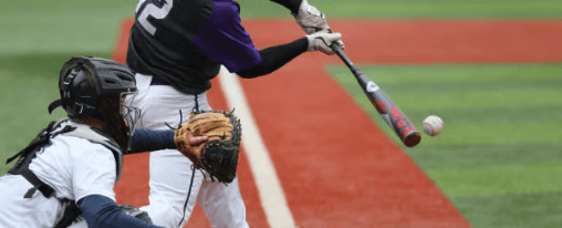 Baseballspiel: Catcher und Batter mit Baseball Ausrüstung