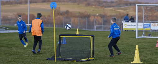 Fußballtore für Kinder auf einem Sportplatz – verschiedene Größen und robuste Bauweise