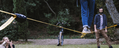 Therapiebedarf beim Balancieren auf Slackline zur F&ouml;rderung von Gleichgewicht und Koordination