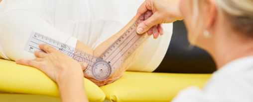 Goniometer f&uuml;r die physiotherapeutische Messung von Gelenkwinkeln zur Beweglichkeitsanalyse in der Therapie