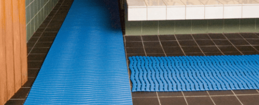 Nassraummatte online kaufen im Kübler Sport Onlineshop Rutschfeste und hygienische Nassraummatte für Schwimmbad, Umkleide und Barfußbereiche im Wassersport