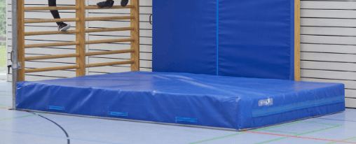 Weichbodenmatten kaufen Anordnung einer gelb-blauen, dunkelblauen und schwarz-blauen Weichbodenmatte nebeneinander
