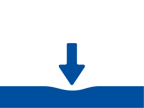 Icon mit blauem Pfeil und Turnmatte zur Visualisierung der geringe Einsinktiefe bei Turnmatten