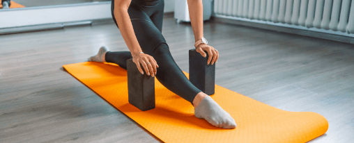 Yoga Bolster – vielseitige Unterstützung für deine Praxis Abbildung eines klassischen Yoga Bolsters, ideal zur Unterstützung bei Dehnübungen.