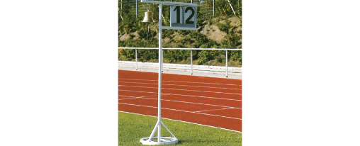 Gut lesbare Anzeigetafel zur Darstellung von Wettkampfergebnissen, Weiten oder Startnummern bei Leichtathletik-Events.