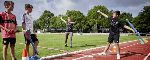 Wurfgeräte für die Leichtathletik Verschiedene Wurfgeräte für die Leichtathletik – darunter Kugeln, Speere, Disken und Hammer – ideal für Training und Wettkampf auf jedem Leistungsniveau.