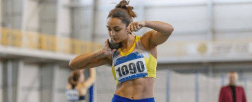Hantelscheiben kaufen – Ideal für Kraftsport & Gewichtstraining! Hantelscheiben auf dem Boden eines Fitnessstudios – Perfekt für Krafttraining und Muskelaufbau.