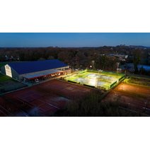 LED Flutlicht für einen ganzen Tennisplatz