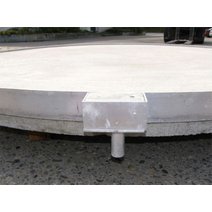 Diskusring mit Betonplatte