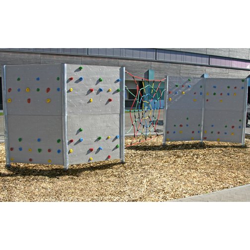 Kübler Sport® Outdoor Boulderwand aus Polymerbeton mit Kletternetz