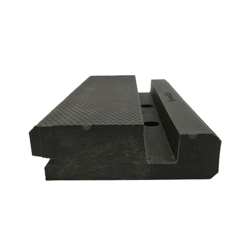 FormaTurf® TrionStein Einfassungsstein für Sportbeläge und Kunststoffrasen