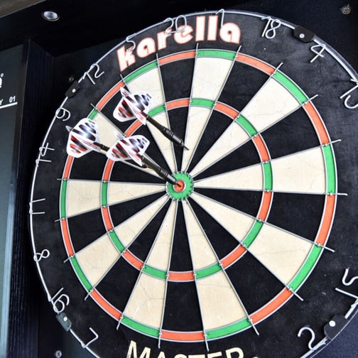 Karella® Dartscheibe Master inkl. Steeldarts