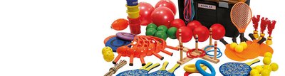 Bunte Spieltonne mit vielseitigen Freizeitspiel-Geräten für Kinder und Gruppen, geeignet für Sport und Spiel im Kindergarten, Schule oder Verein