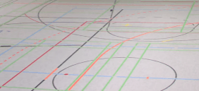 Bodenmarkierungen in der Sporthalle