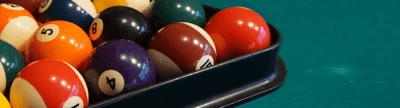 Verschiedene Billard Zubehör Produkte für Freizeitspieler am Billardtisch im Einsatz