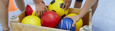 Verschiedene Schaumstoffbälle für Sport, Therapie und Spiel im Kübler Sport Onlineshop