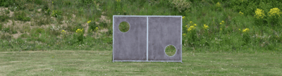 Verschiedene Torwände für Teamsport beim Fußballtraining auf dem Sportplatz